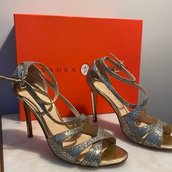 Gold Texture “Helice” Heel by Ivanka Trump - Size 6 - Picture 2 of 8